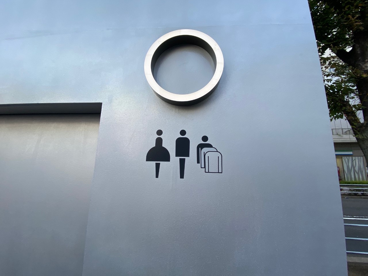 【品川区】大井町駅前公衆便所がお洒落トイレに変身！四角筒形状で用途の異なる6つの男女兼用トイレ。9月11日に利用再開