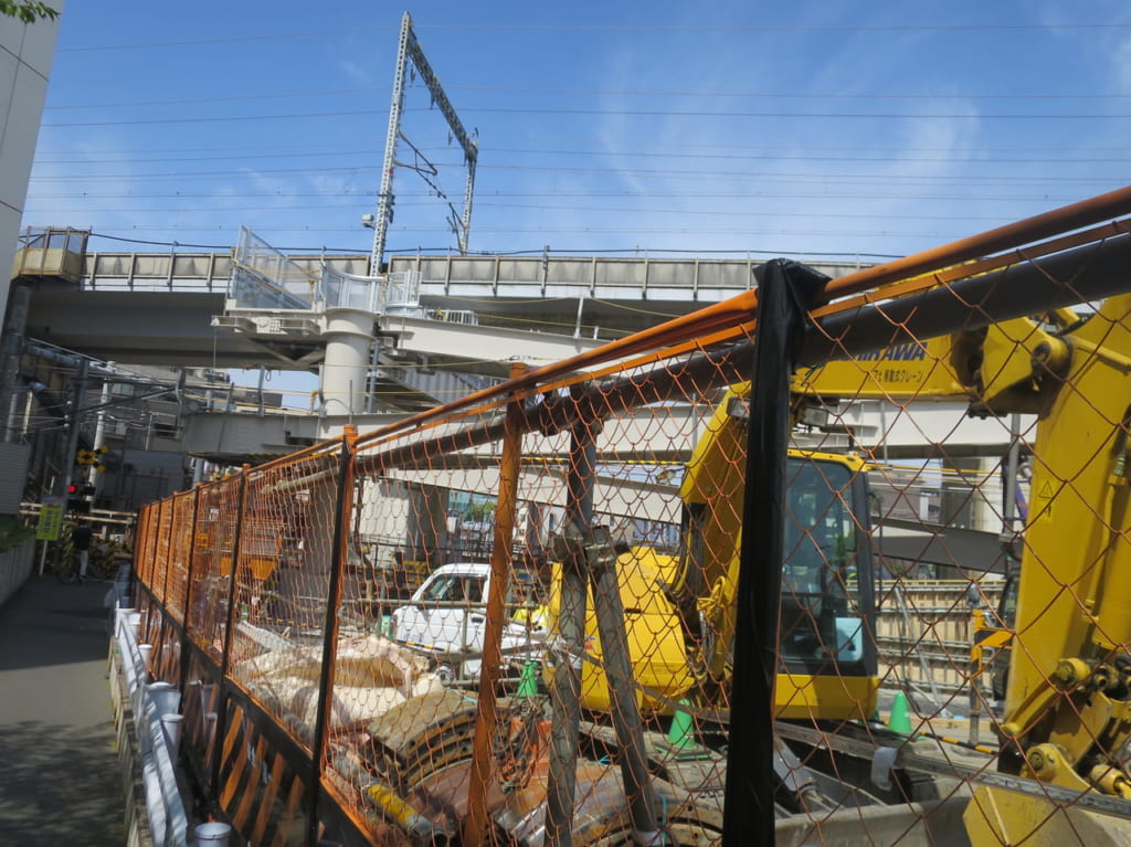 住吉踏切こ線人道橋工事