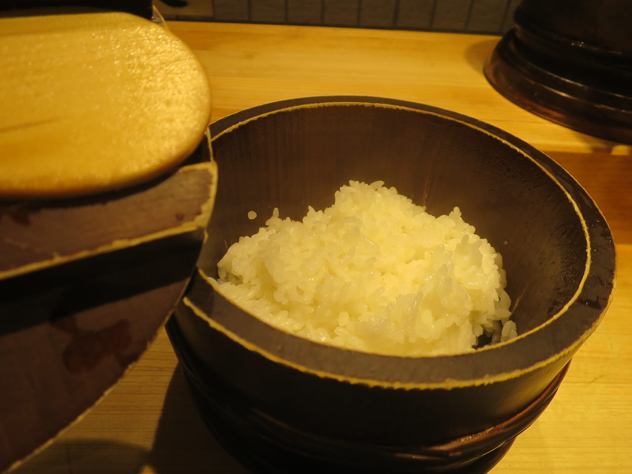 天ぷらまきののおひつに入ったご飯